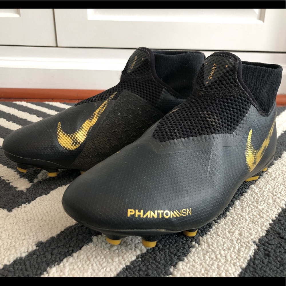 ⛔️SOLD⛔️ Boy’s Nike Phantom Soccer Cleats ⚽️ 🏆 - Picture 2 of 8